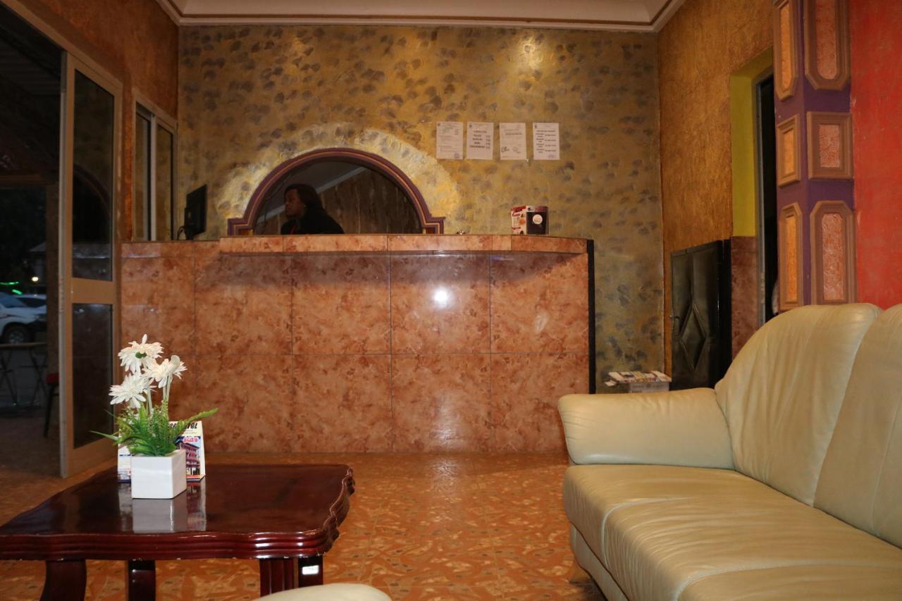 New Town Palace Hotel Garoua Екстериор снимка